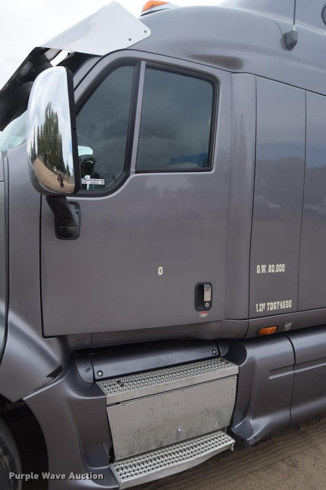 image for item DA9922 2007 Peterbilt 387 semi truck