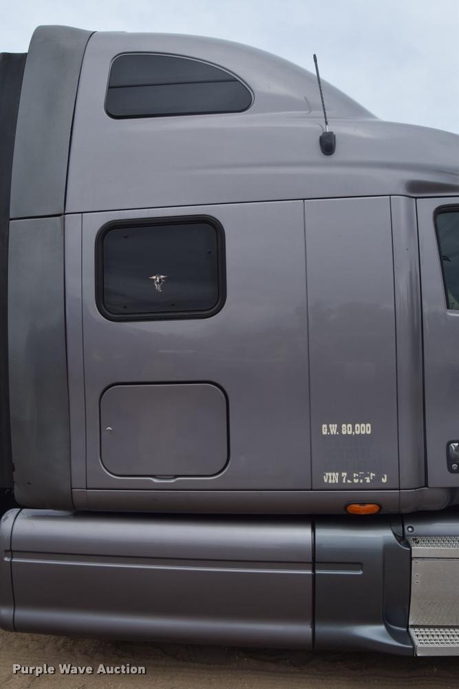 image for item DA9922 2007 Peterbilt 387 semi truck