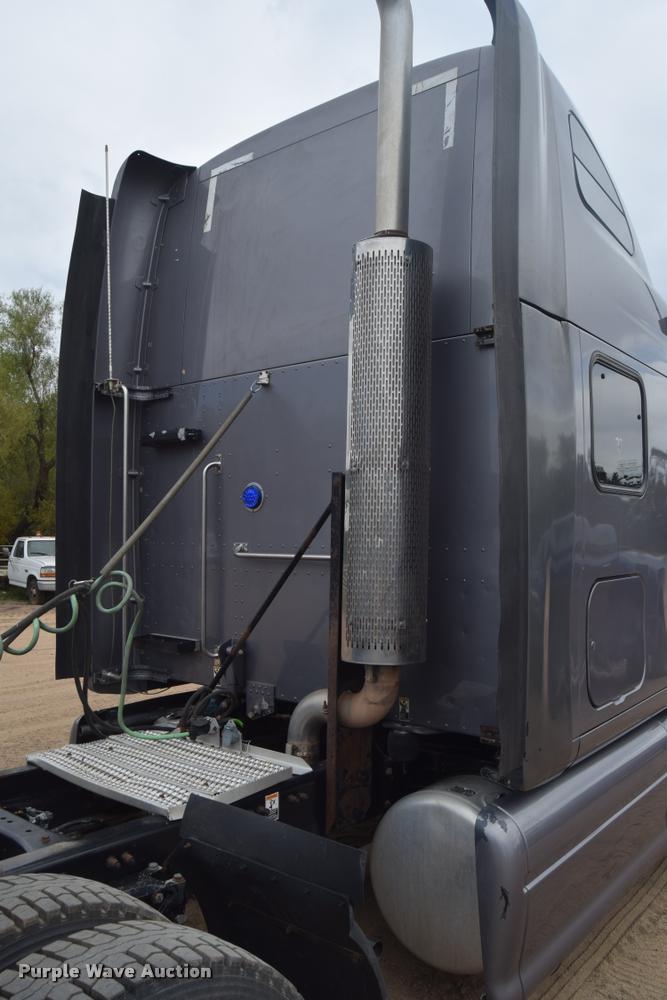 image for item DA9922 2007 Peterbilt 387 semi truck