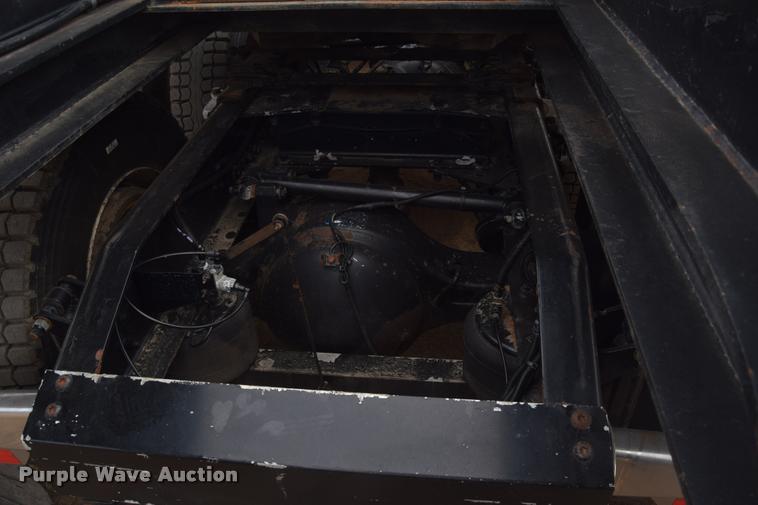 image for item DA9922 2007 Peterbilt 387 semi truck