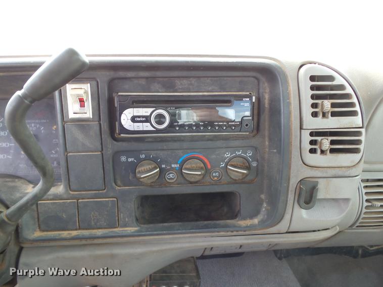 image for item DB4542 1998 GMC Sierra 3500HD SLE rollback truck