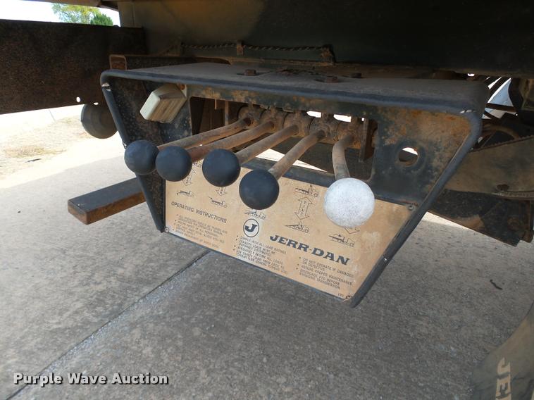 image for item DB4542 1998 GMC Sierra 3500HD SLE rollback truck