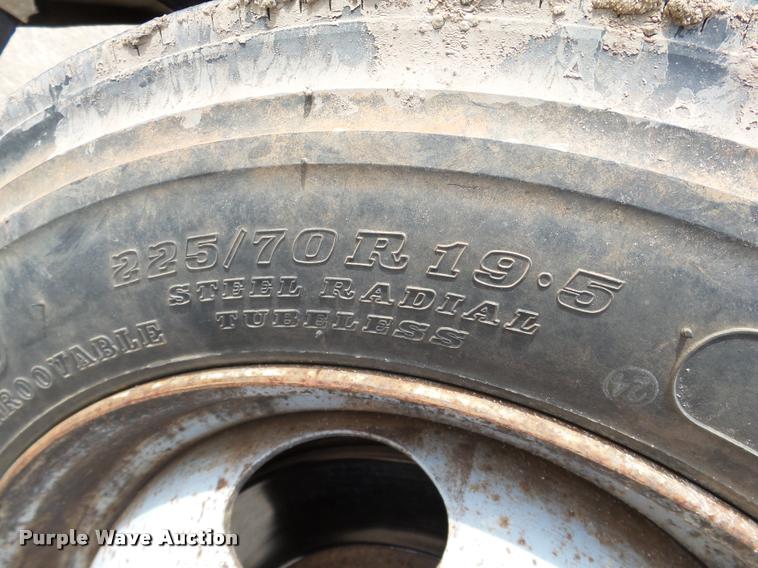 image for item DB4542 1998 GMC Sierra 3500HD SLE rollback truck