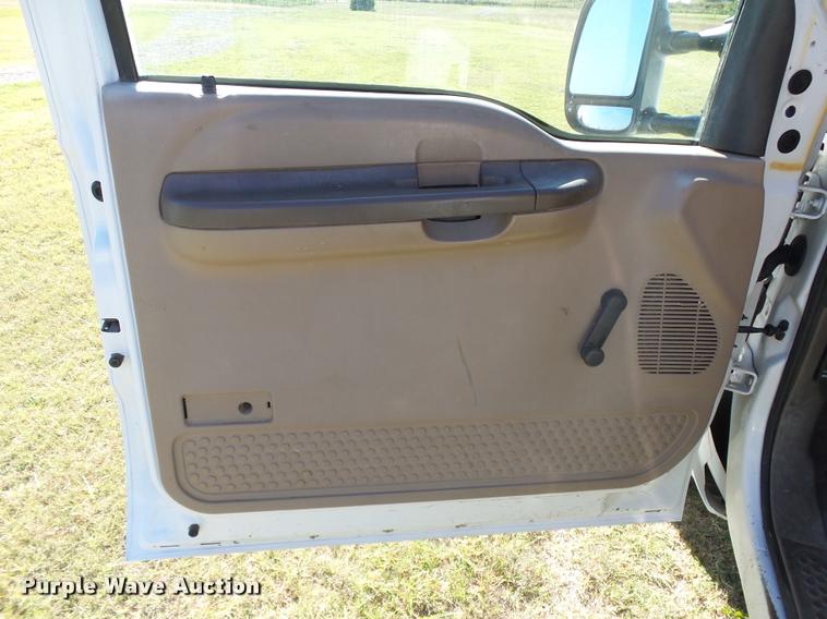 image for item DB4557 1999 Ford F350 Super Duty flatbed pickup truck