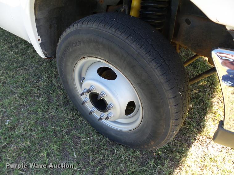 image for item DB4557 1999 Ford F350 Super Duty flatbed pickup truck