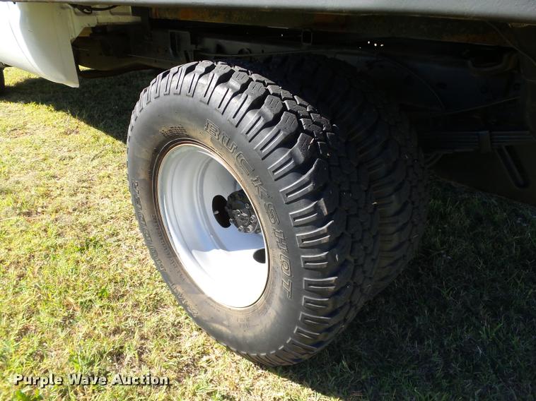 image for item DB4557 1999 Ford F350 Super Duty flatbed pickup truck