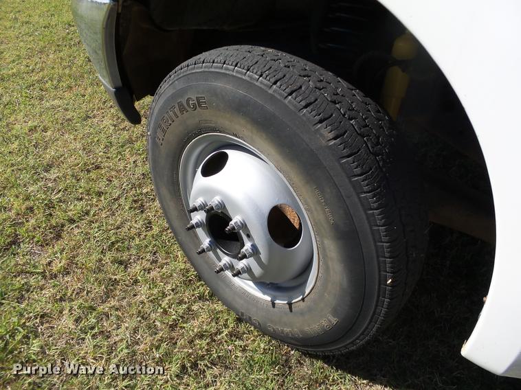 image for item DB4557 1999 Ford F350 Super Duty flatbed pickup truck