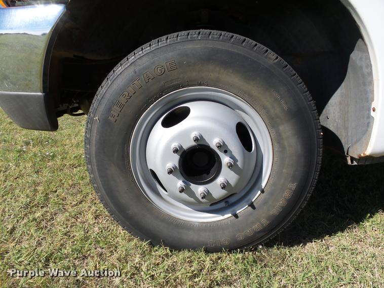 image for item DB4557 1999 Ford F350 Super Duty flatbed pickup truck