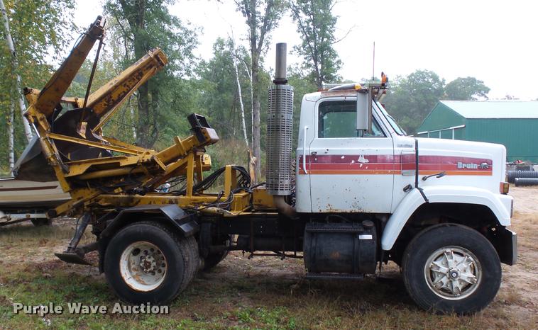 image for item J1634 1979 Chevrolet Bruin truck with tree spade