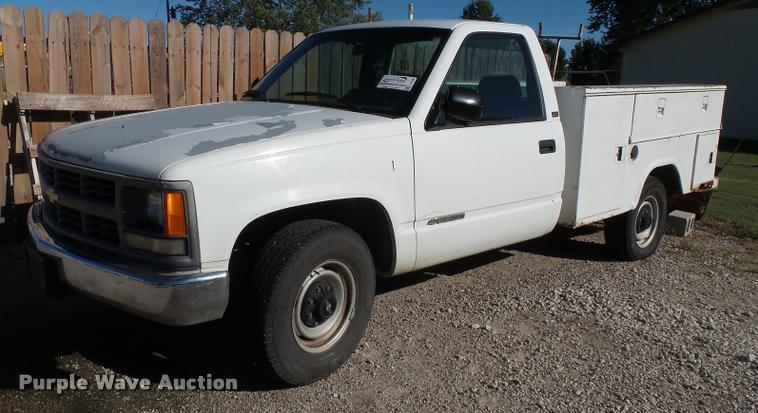 image for item J4756 1994 Chevrolet Cheyenne 2500HD pickup truck