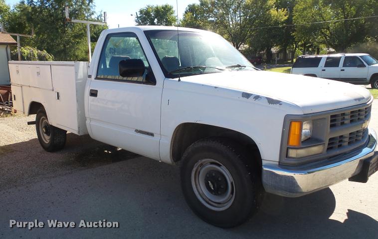 image for item J4756 1994 Chevrolet Cheyenne 2500HD pickup truck