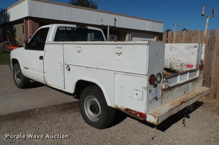 image for item J4756 1994 Chevrolet Cheyenne 2500HD pickup truck