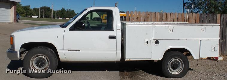 image for item J4756 1994 Chevrolet Cheyenne 2500HD pickup truck