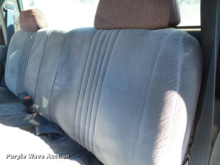 image for item J4756 1994 Chevrolet Cheyenne 2500HD pickup truck