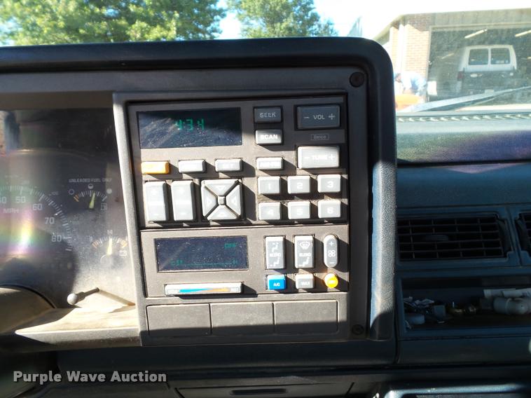 image for item J4756 1994 Chevrolet Cheyenne 2500HD pickup truck