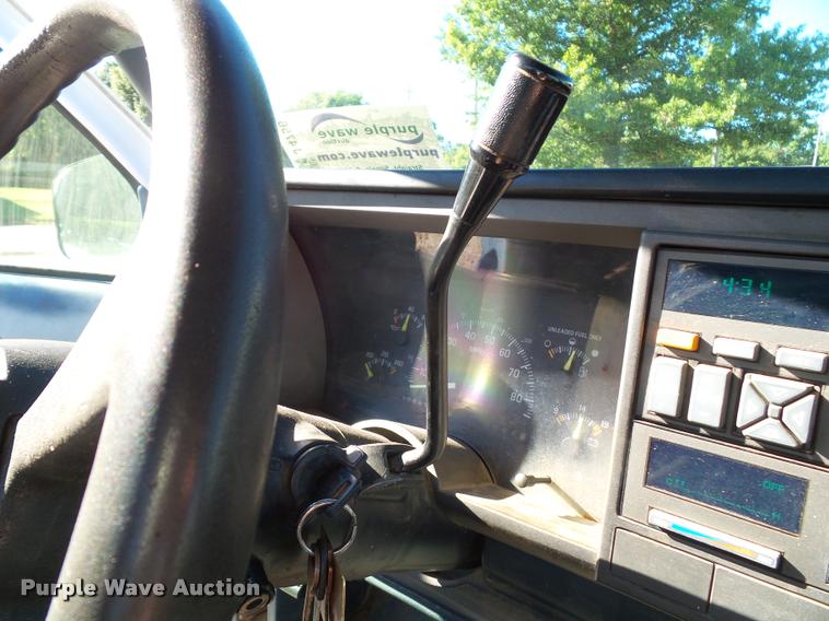 image for item J4756 1994 Chevrolet Cheyenne 2500HD pickup truck