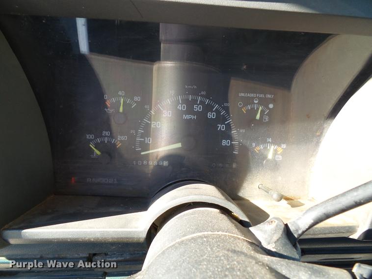 image for item J4756 1994 Chevrolet Cheyenne 2500HD pickup truck