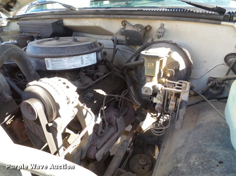 image for item J4756 1994 Chevrolet Cheyenne 2500HD pickup truck