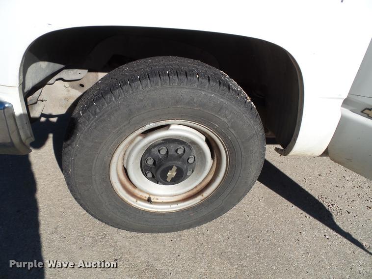 image for item J4756 1994 Chevrolet Cheyenne 2500HD pickup truck