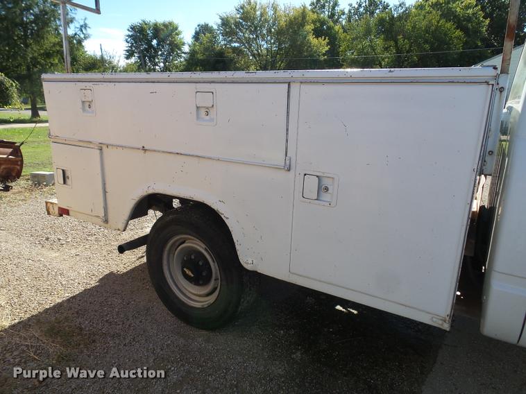 image for item J4756 1994 Chevrolet Cheyenne 2500HD pickup truck