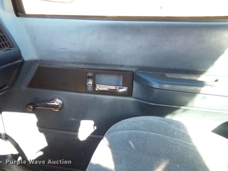 image for item J4756 1994 Chevrolet Cheyenne 2500HD pickup truck