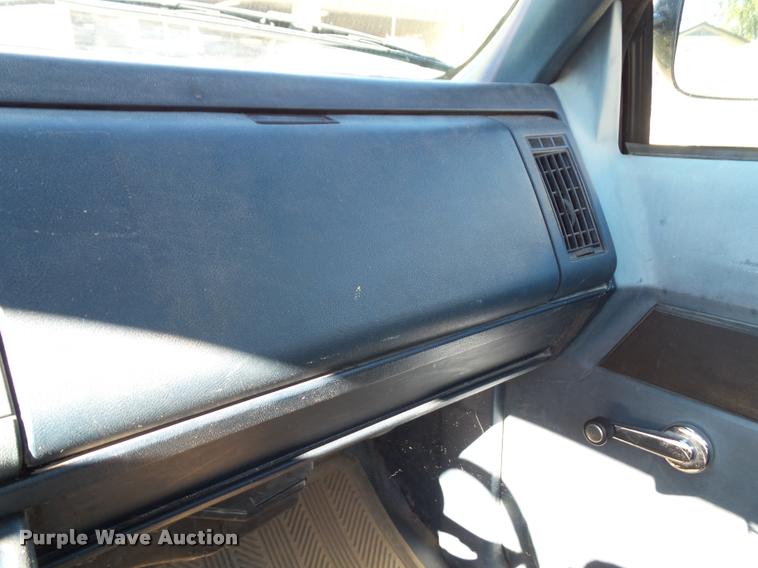 image for item J4756 1994 Chevrolet Cheyenne 2500HD pickup truck