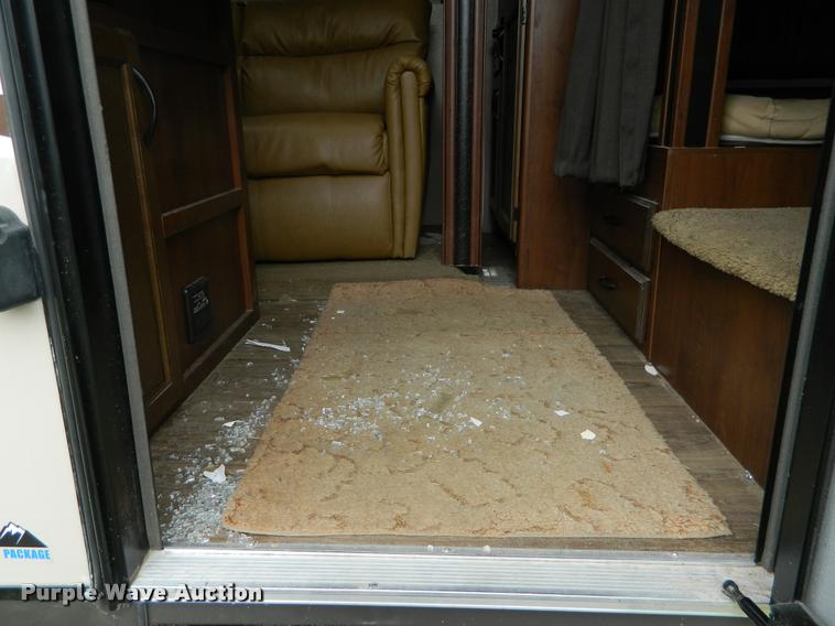 image for item J5096 2015 Jayco camper