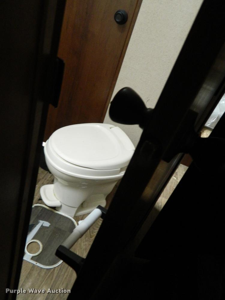 image for item J5096 2015 Jayco camper