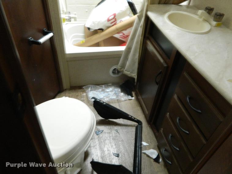 image for item J5096 2015 Jayco camper