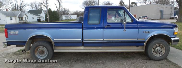 image for item J8948 1997 Ford F250 HD SuperCab pickup truck