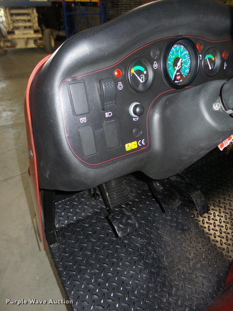 image for item J8958 2004 Toro 3200 utility vehicle