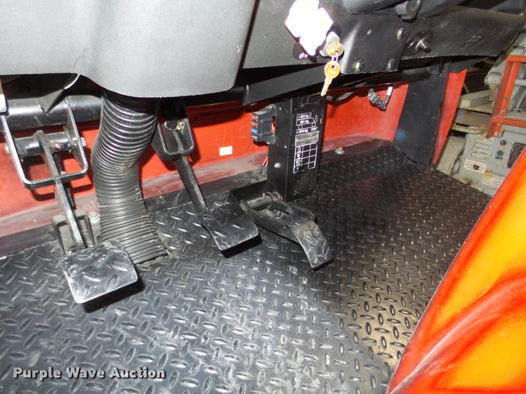 image for item J8958 2004 Toro 3200 utility vehicle