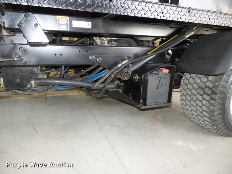 image for item J8958 2004 Toro 3200 utility vehicle