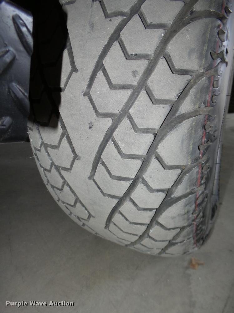 image for item J8958 2004 Toro 3200 utility vehicle