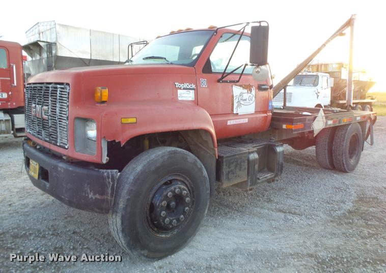 image for item K1108 1994 GMC TopKick C7000 wrecker truck