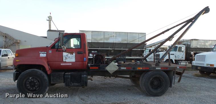 image for item K1108 1994 GMC TopKick C7000 wrecker truck