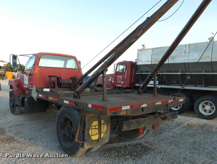 image for item K1108 1994 GMC TopKick C7000 wrecker truck
