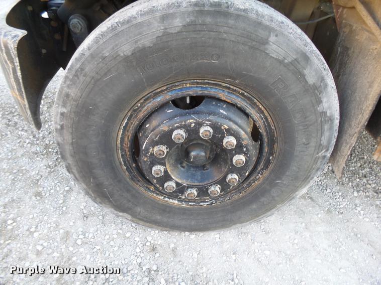 image for item K1108 1994 GMC TopKick C7000 wrecker truck