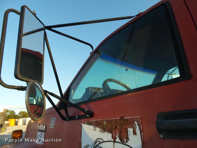 image for item K1108 1994 GMC TopKick C7000 wrecker truck