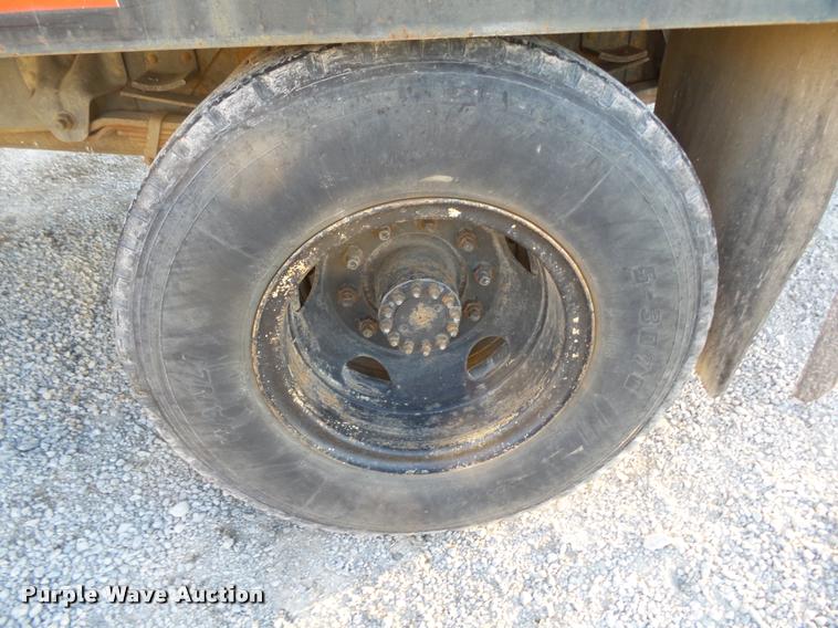 image for item K1108 1994 GMC TopKick C7000 wrecker truck