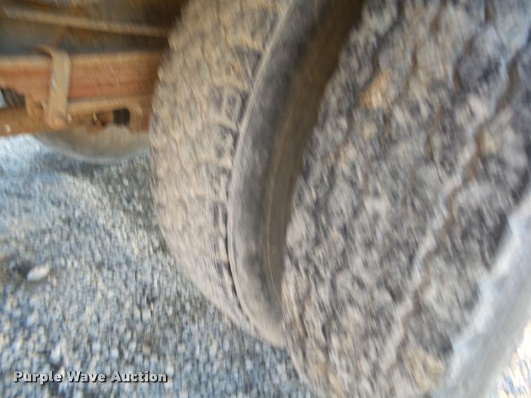 image for item K1108 1994 GMC TopKick C7000 wrecker truck