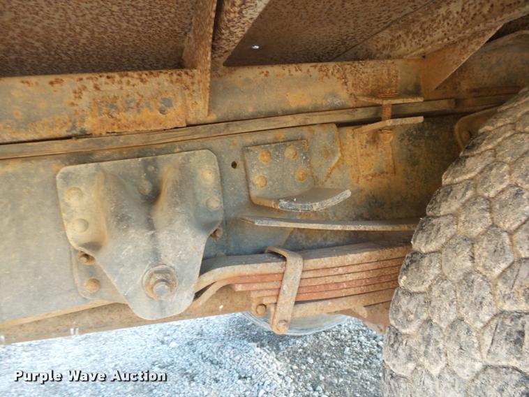 image for item K1108 1994 GMC TopKick C7000 wrecker truck