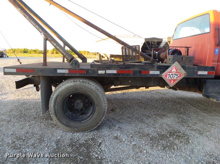 image for item K1108 1994 GMC TopKick C7000 wrecker truck