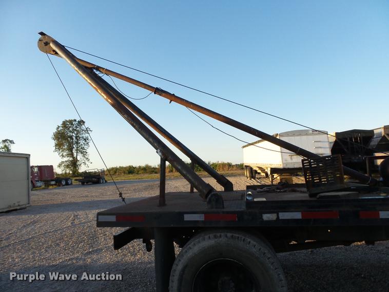 image for item K1108 1994 GMC TopKick C7000 wrecker truck