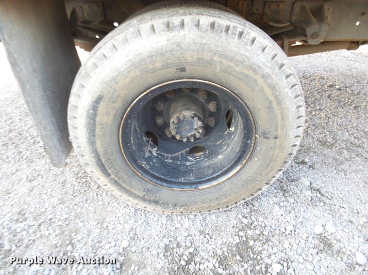 image for item K1108 1994 GMC TopKick C7000 wrecker truck