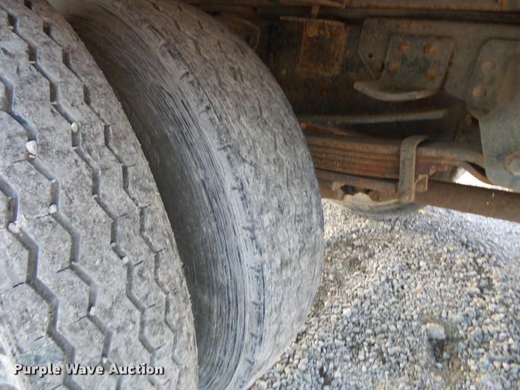 image for item K1108 1994 GMC TopKick C7000 wrecker truck