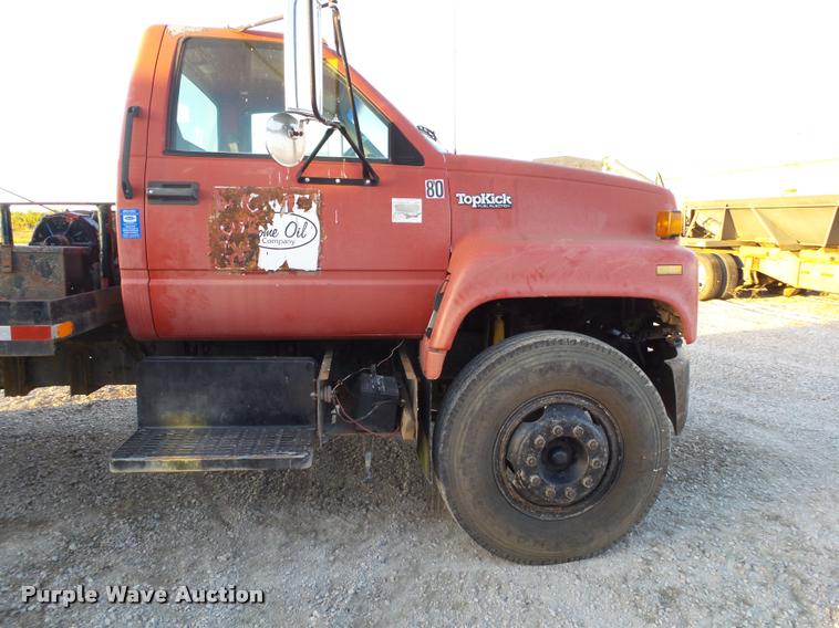 image for item K1108 1994 GMC TopKick C7000 wrecker truck