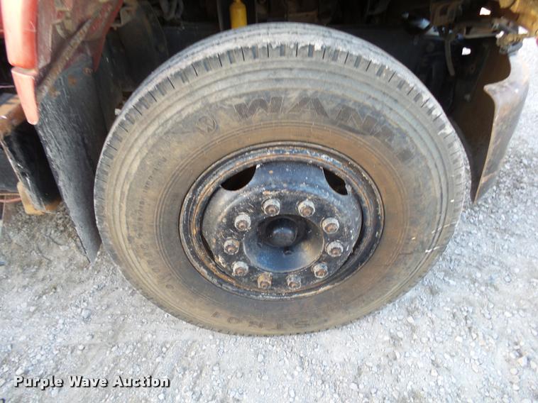 image for item K1108 1994 GMC TopKick C7000 wrecker truck