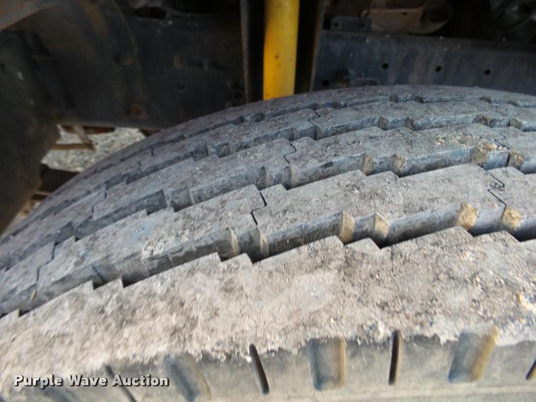 image for item K1108 1994 GMC TopKick C7000 wrecker truck