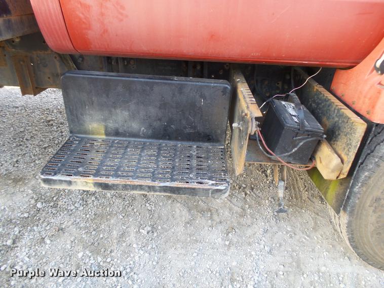 image for item K1108 1994 GMC TopKick C7000 wrecker truck